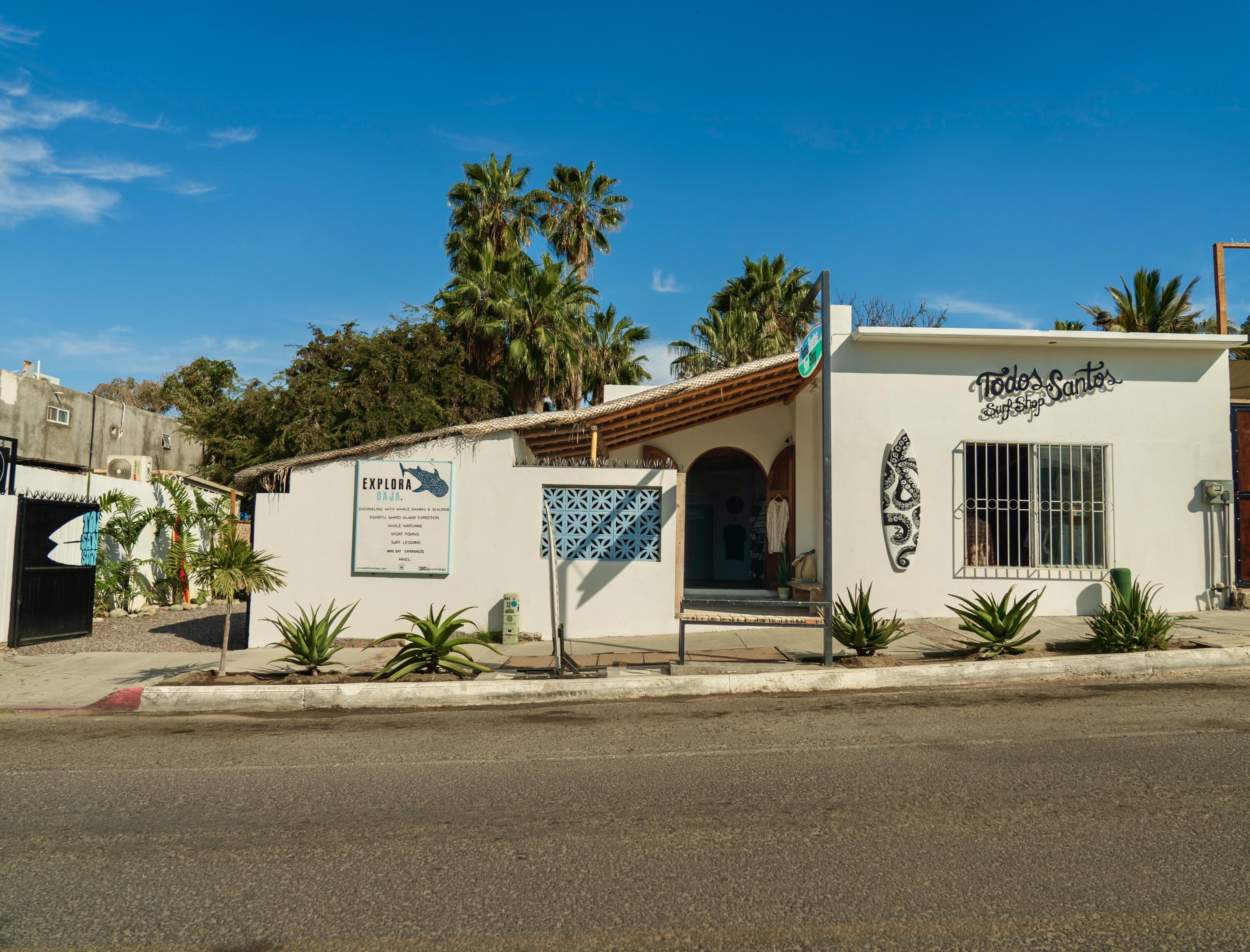 18 Heroico Colegio Militar, Surfshop, Pacific