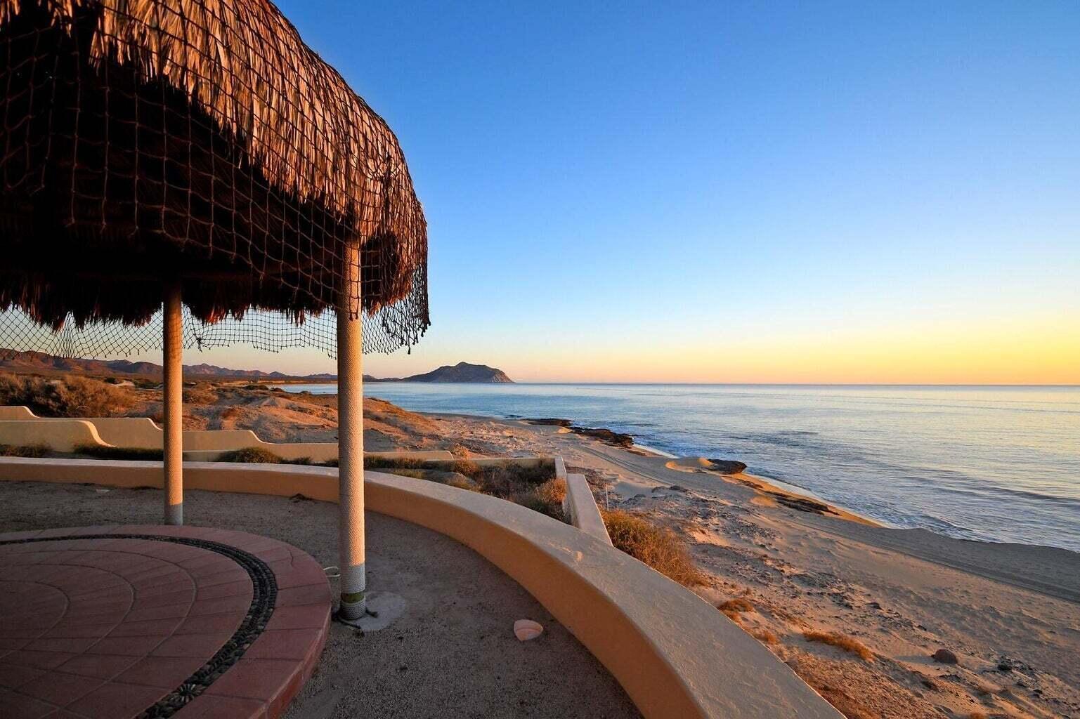 Enchanted Point Beachfront, East Cape