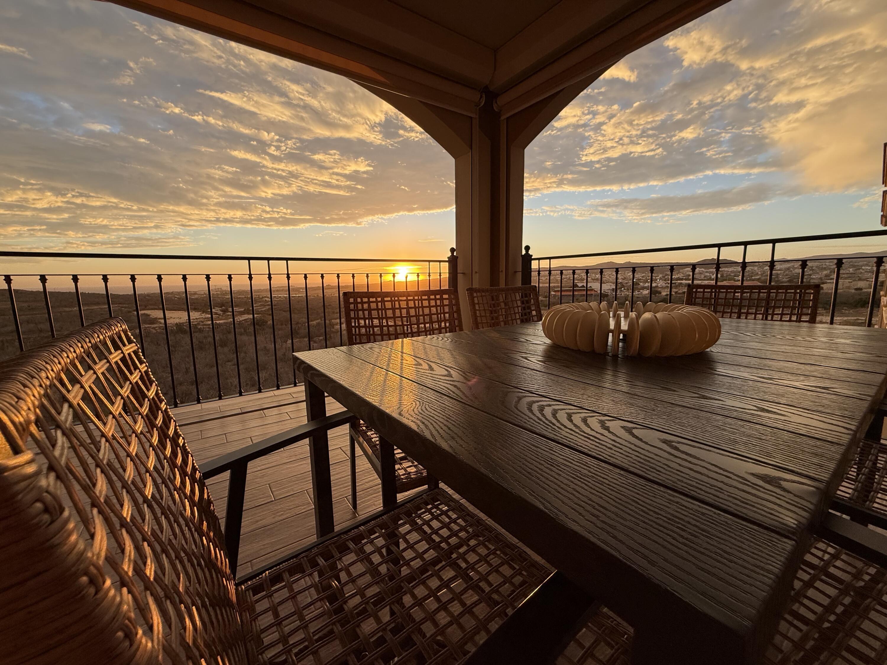 Insane Views And Sunsets, Pacific
