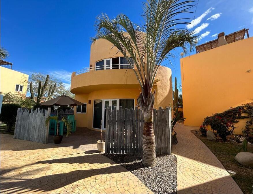 Casa Xolo, Pacific