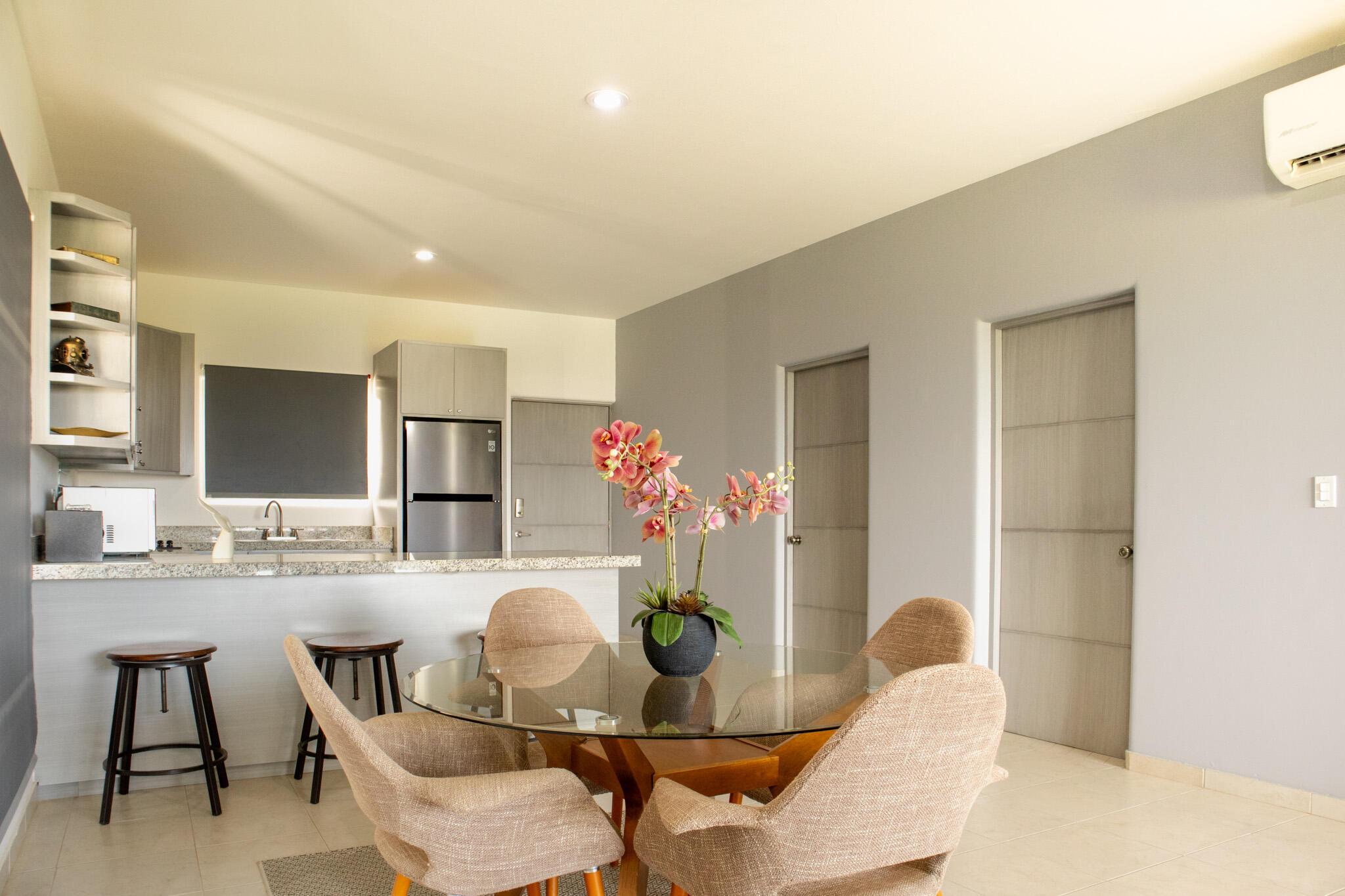 3.5 Corredor Turistico, Condo Bahia del Tezal I 601a, Cabo Corridor