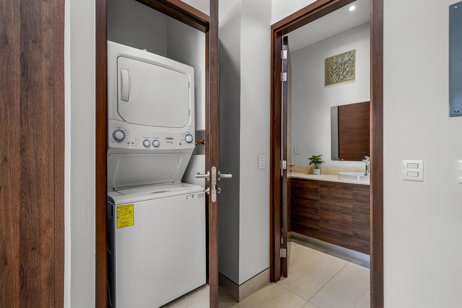 Vista Vela Iii, Moder Studio 1402-B, Cabo Corridor