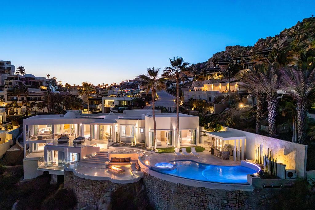 Cliff-Front Casa Nautilus, Cabo San Lucas