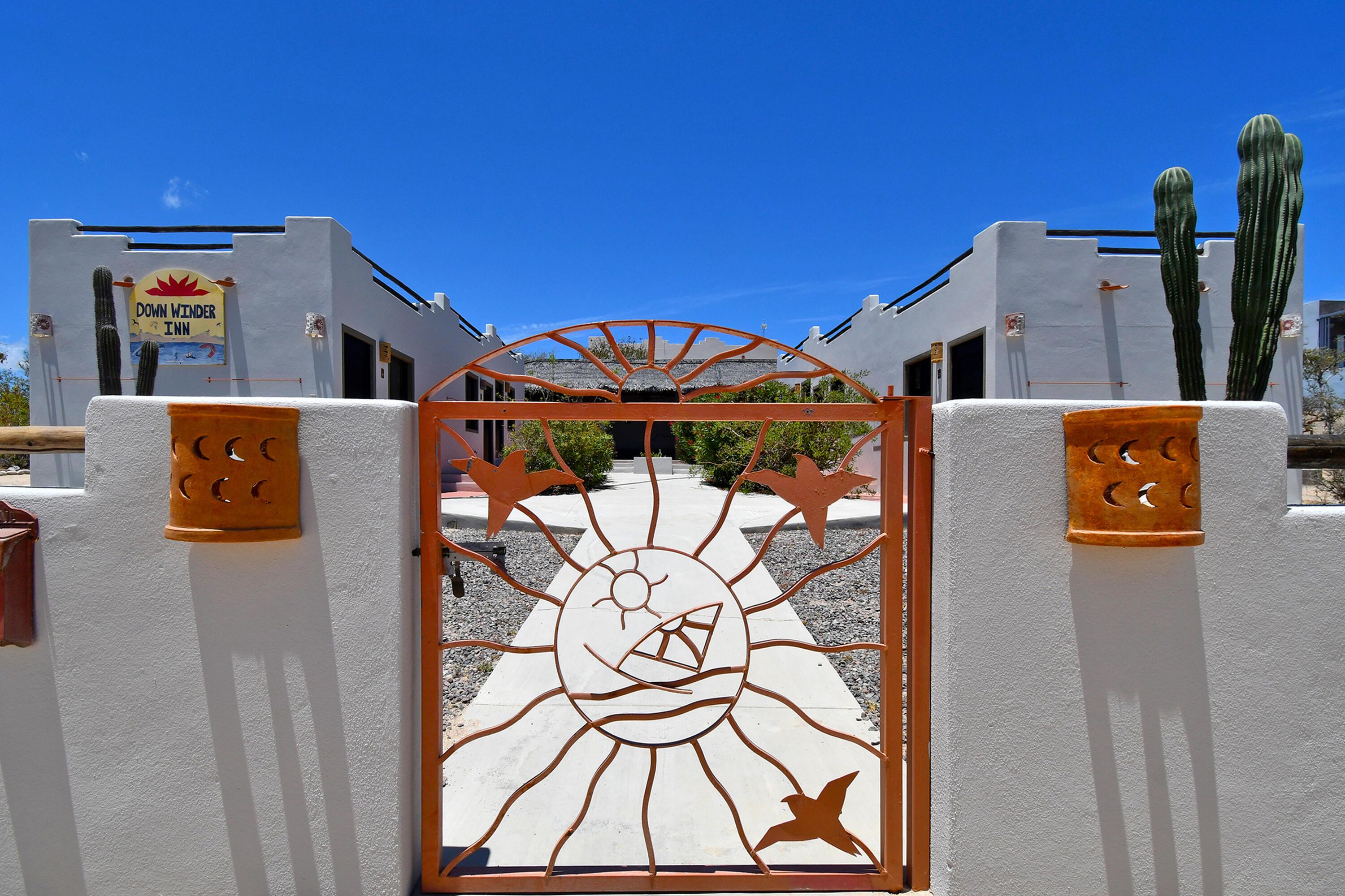Calle Ballenato, Down Winder Inn, La Paz