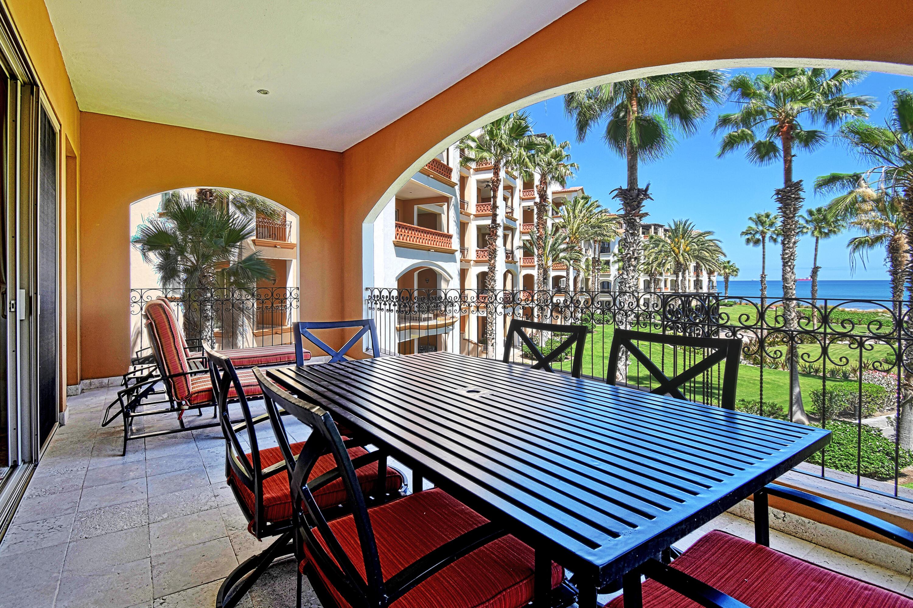 C204 Avenida Palmeras, Beach Front Condominio, La Paz